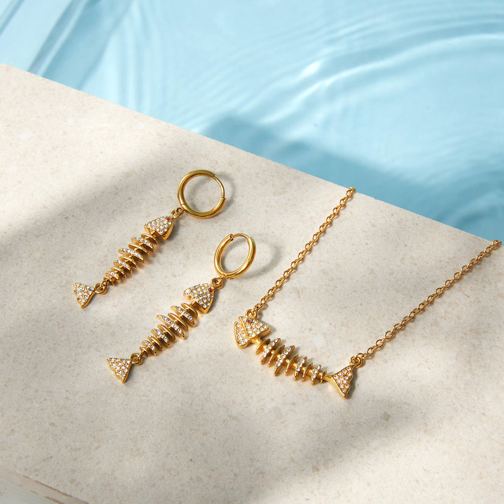 Damen Halskette mit eleganten Fisch-Design und funkelnden Zirkonia Akzenten Shop Nory