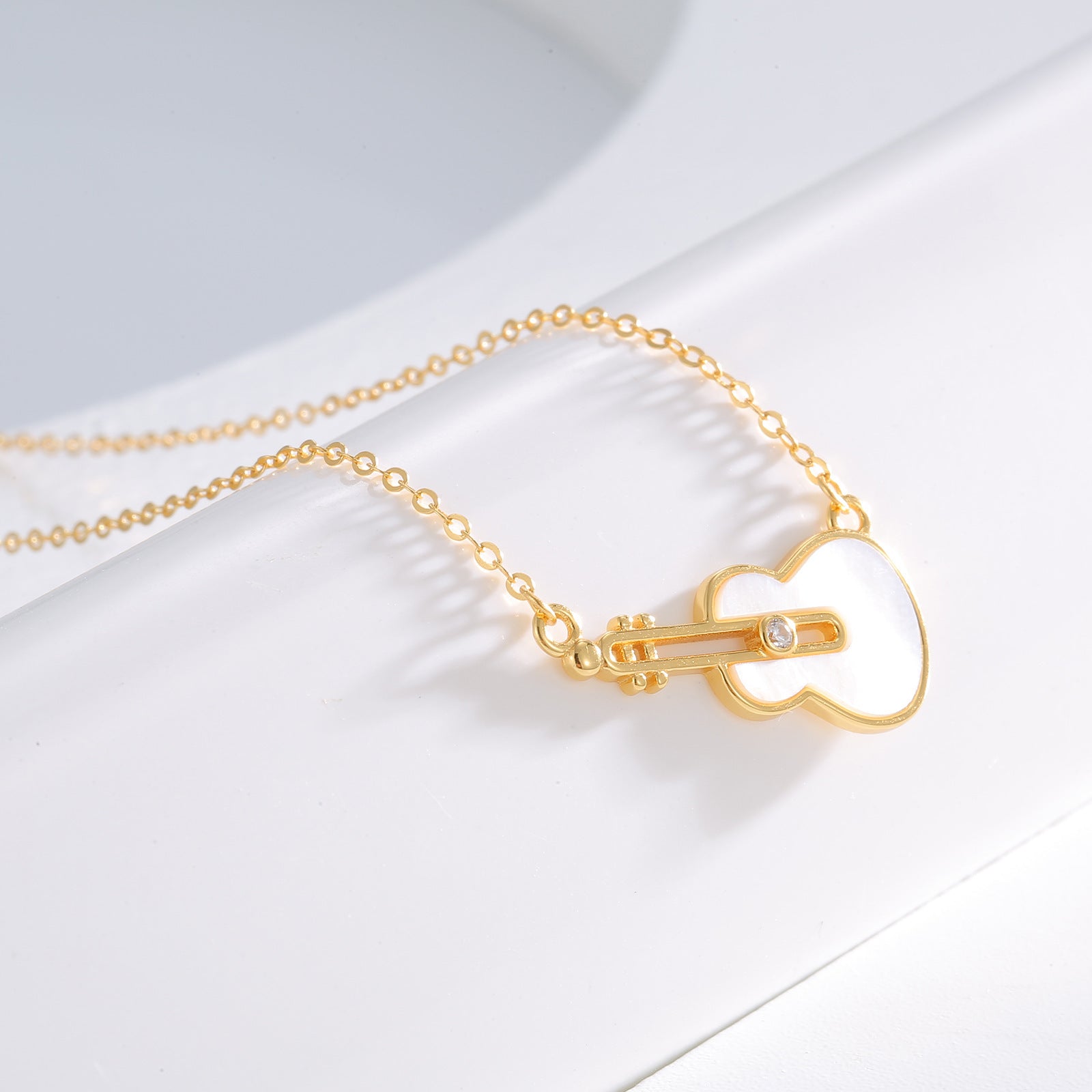 Damen elegante Halskette im Gitarren-Design mit funkelndem Zirkonia Shop Nory