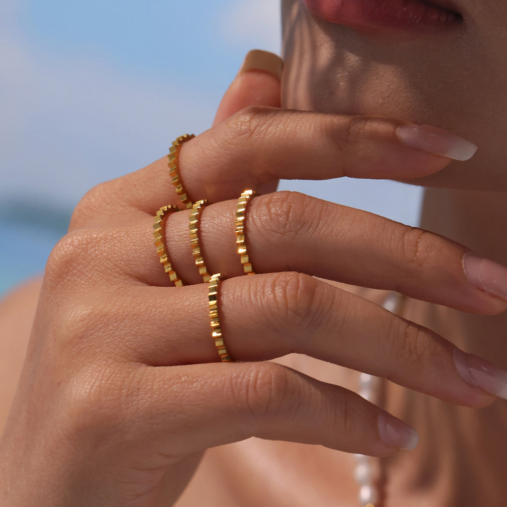 Damen goldfarbener Zackenring aus Edelstahl Shop Nory