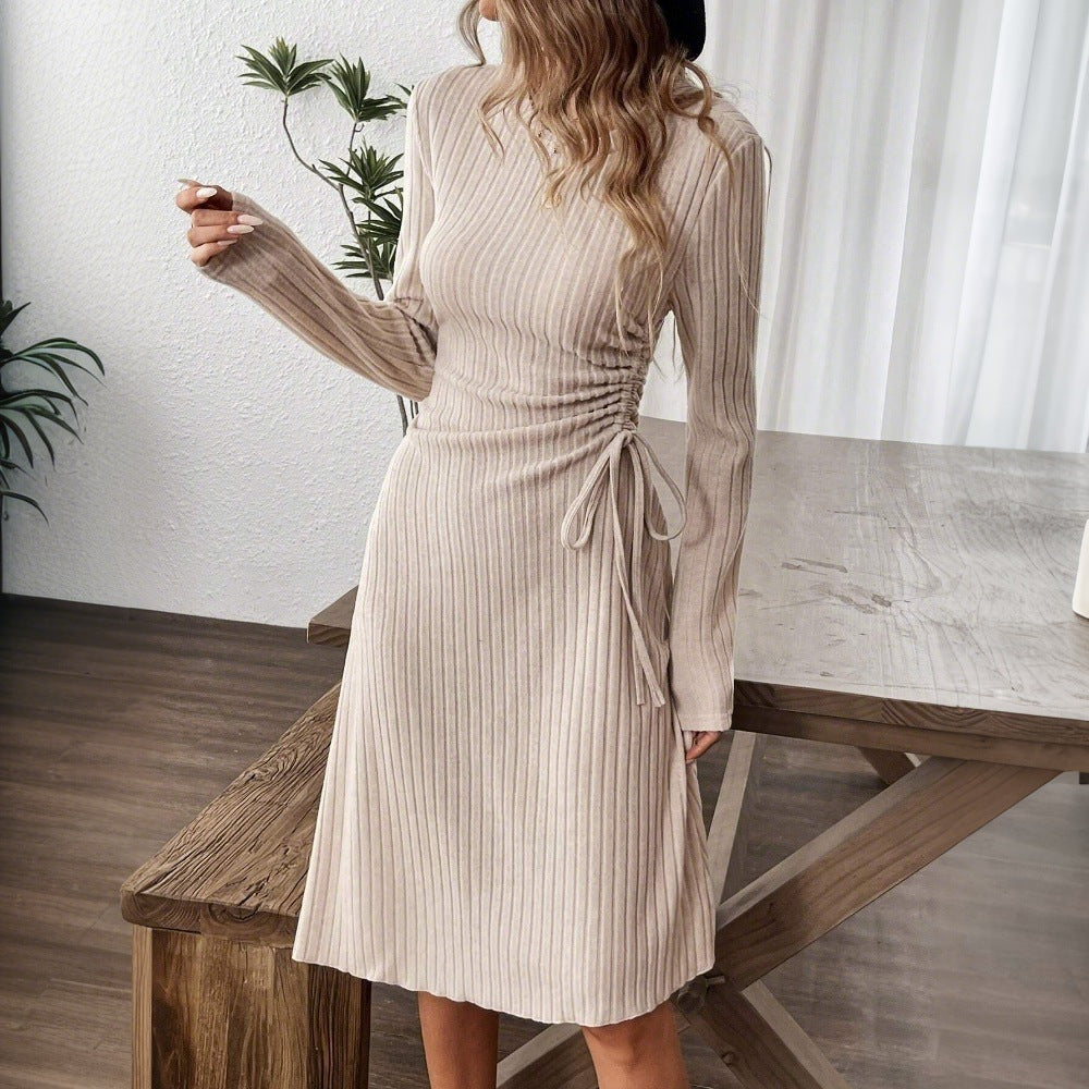 Damen geripptes Midikleid mit seitlicher Tunnelzugraffung taillierter Passform und eingesetztem Rundhals Shop Nory