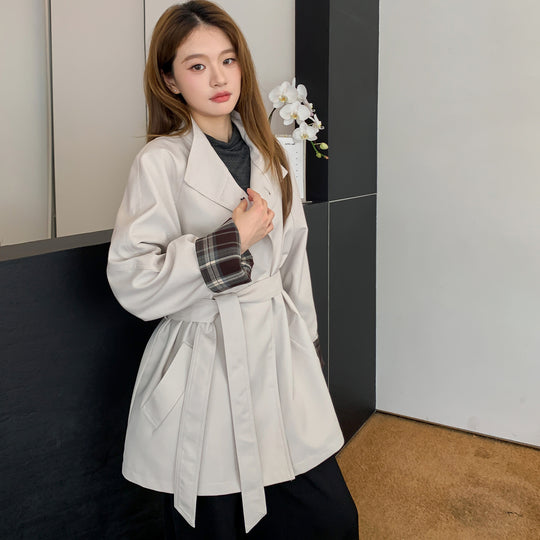 Damen Kurzjacke im Parka‑Stil mit Taillengürtel und kariertem Ärmelfutter Shop Nory