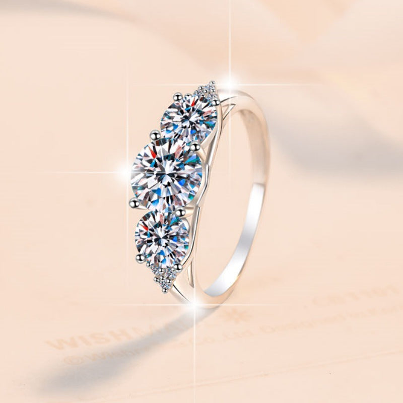 Damen zierlicher Dreisteine-Ring mit funkelndem Zirkonia-Besatz Shop Nory
