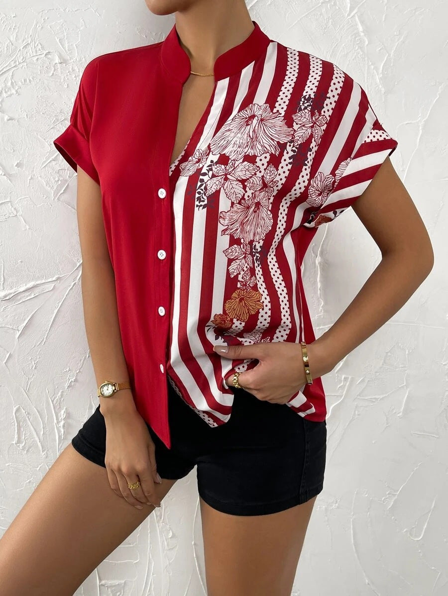 Damen Kurzarmbluse mit Stehkragen und asymmetrischem Streifen‑Blumenprint Shop Nory
