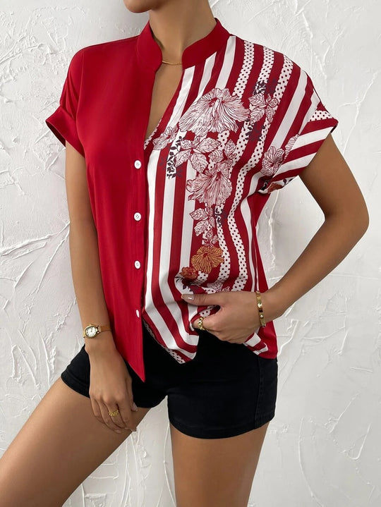 Damen Kurzarmbluse mit Stehkragen und asymmetrischem Streifen‑Blumenprint Shop Nory