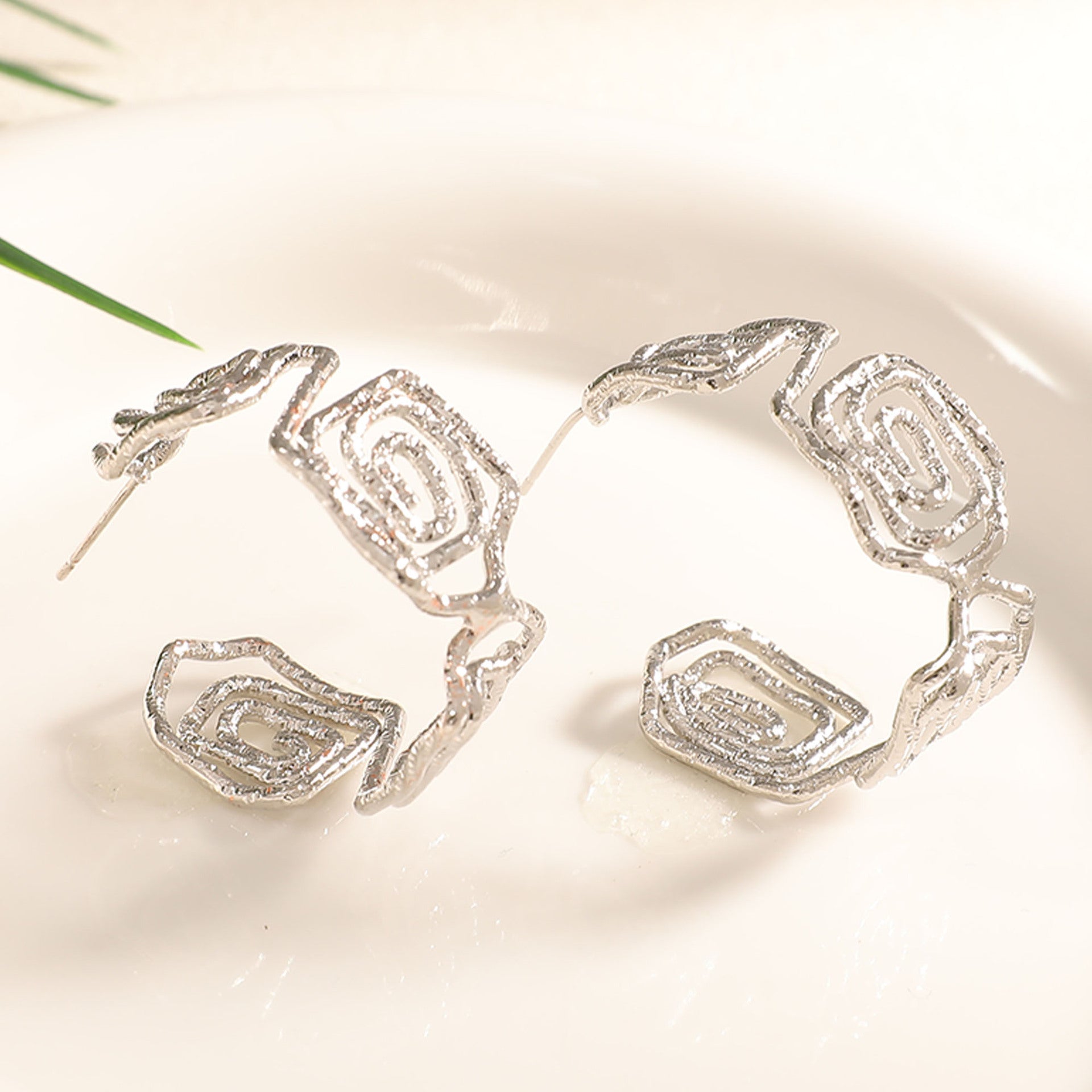 Damen Schmuckarmband mit ausgefallenem Rippenmuster Shop Nory