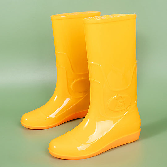 Damen Glänzende mittelhohe Regenstiefel aus PVC mit leichtem Keilabsatz Shop Nory
