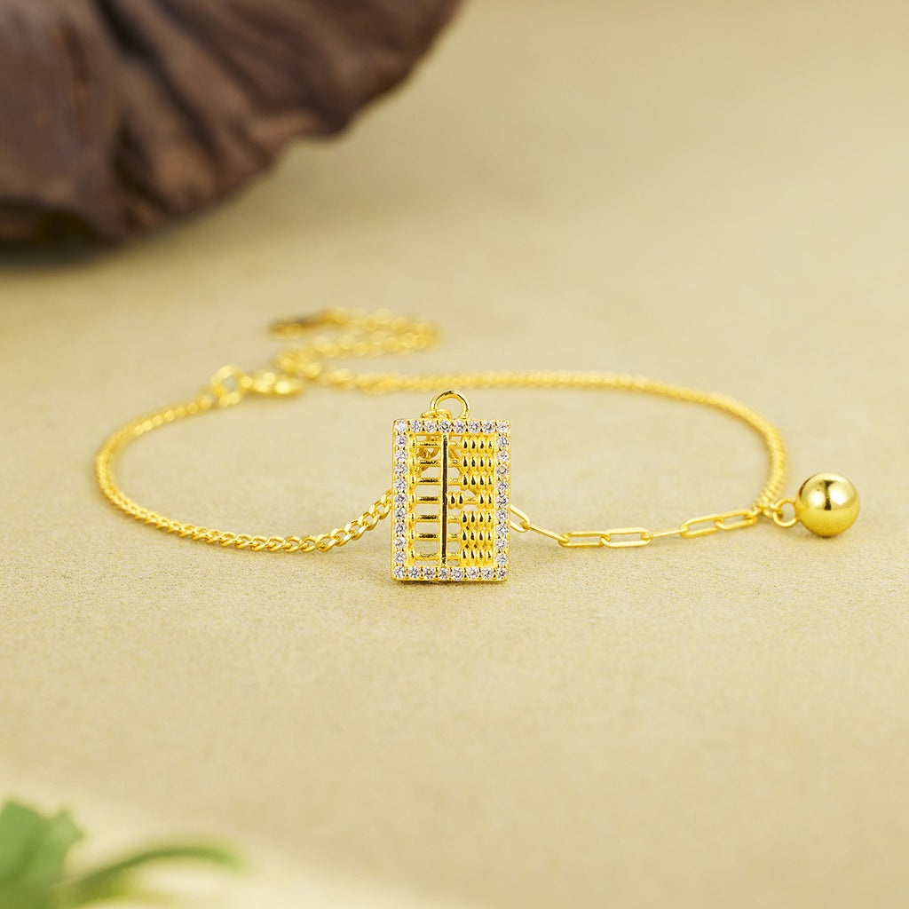 Damen Armband mit stilvollem Anhänger und funkelnden Details Shop Nory
