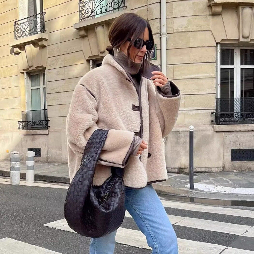 Damen Kurz geschnittener Oversize Teddy-Mantel mit Stehkragen und Kontrastpaspeln Shop Nory