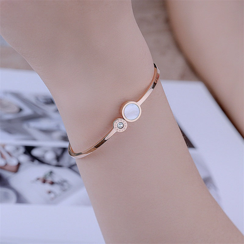 Damen Elegantes Armband mit funkelnden Zirkonia Steinen und hochwertigem Design Shop Nory