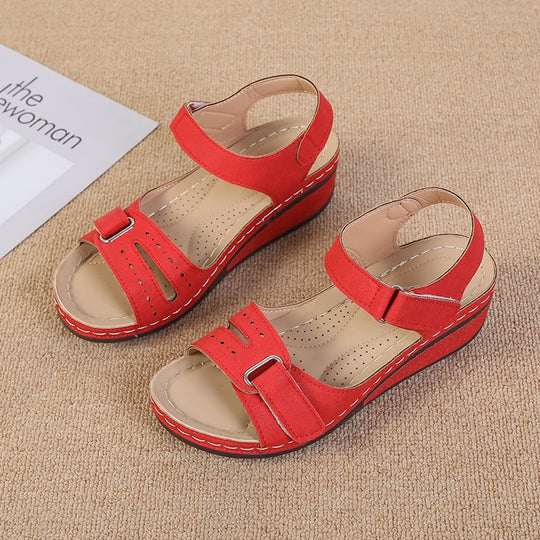 Damen Wedge-Sandaletten mit verstellbarem Riemendesign und gepolsterter Fußbettung
