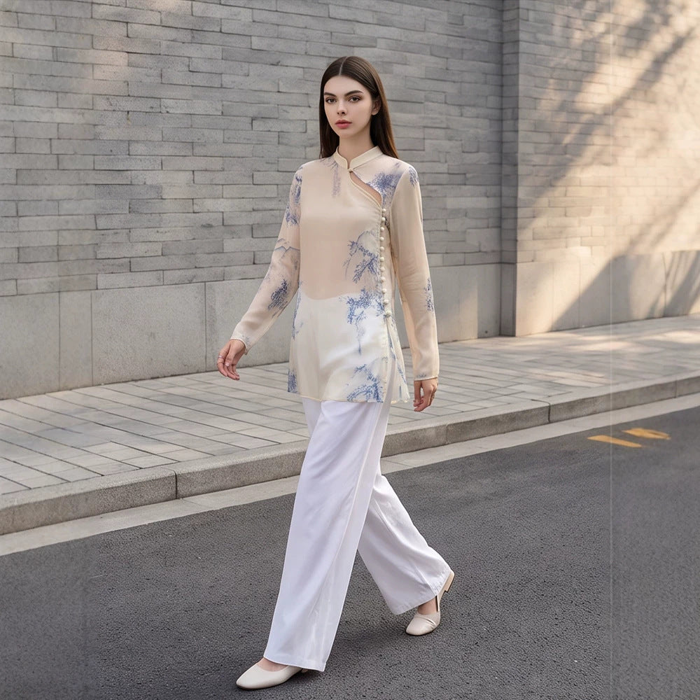 Damen Transparente Chiffonbluse mit Mandarinkragen, asymmetrischer Knopfleiste & floralem Print Shop Nory
