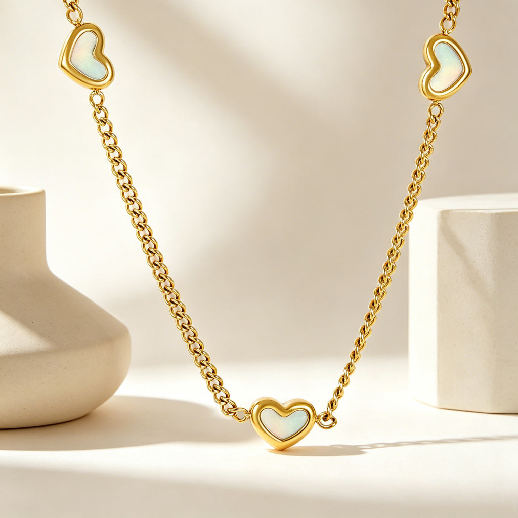 Damen Halskette mit herzförmigem Anhänger aus hochwertigem Edelstahl und funkelndem Design Shop Nory
