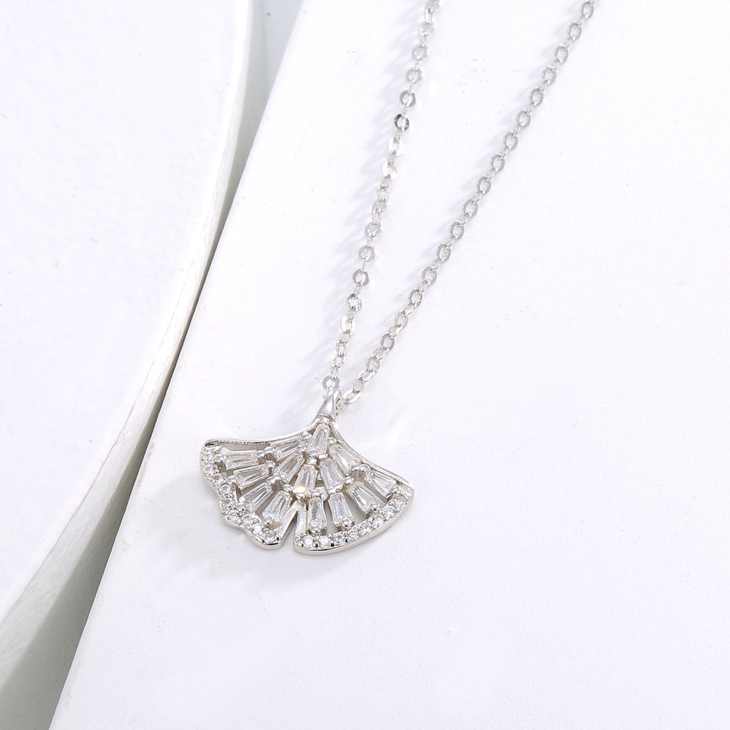 Damen Halskette mit kunstvollem Fächeranhänger aus hochwertigem Silber und funkelnden Zirkonia Shop Nory