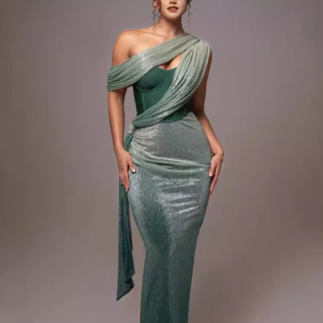 Damen Glamouröses Maxi-Abendkleid mit asymmetrischem Ausschnitt und schimmerndem Drapierungsdesign Shopnory
