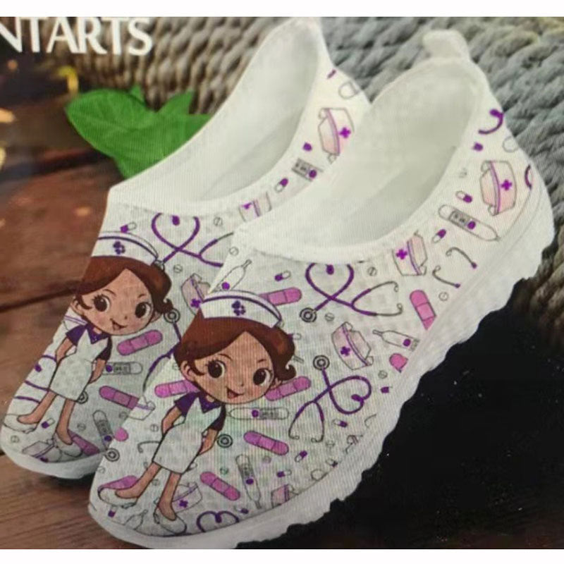 Damen Verspielte Slip-On Sneakers mit medizinischem Cartoon-Print, atmungsaktivem Mesh und gepolsterter Memory-Sohle Shop Nory