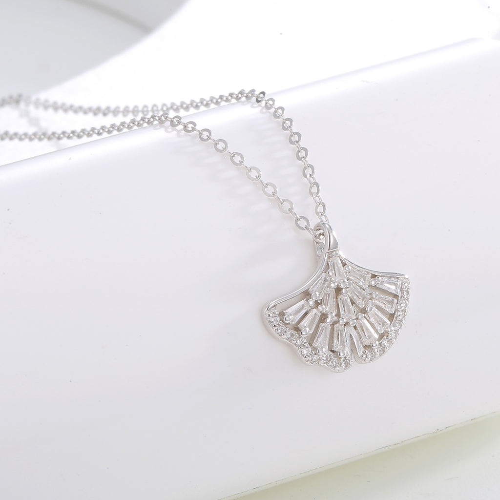 Damen Halskette mit kunstvollem Fächeranhänger aus hochwertigem Silber und funkelnden Zirkonia Shop Nory