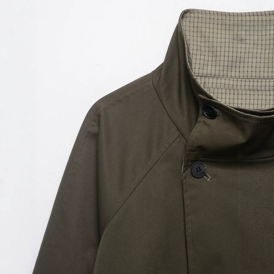Damen kurzes Cape‑Mantel mit hohem Stehkragen, verdeckter Knopfleiste und Eingrifftaschen Shop Nory