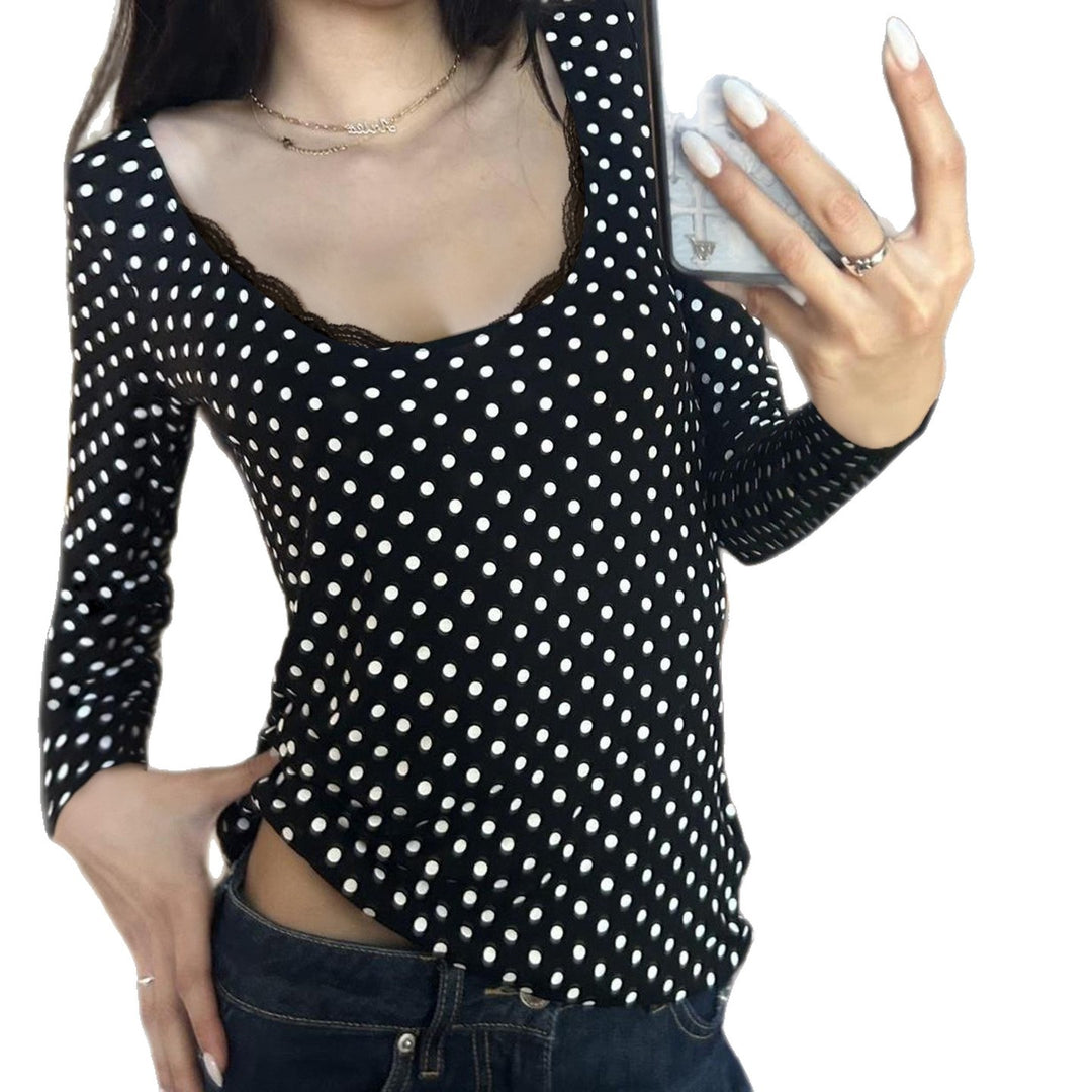 Damen nan figurbetontes Punktmuster‑Longsleeve mit Spitzenrand und dezentem Raffungseinsatz Shop Nory