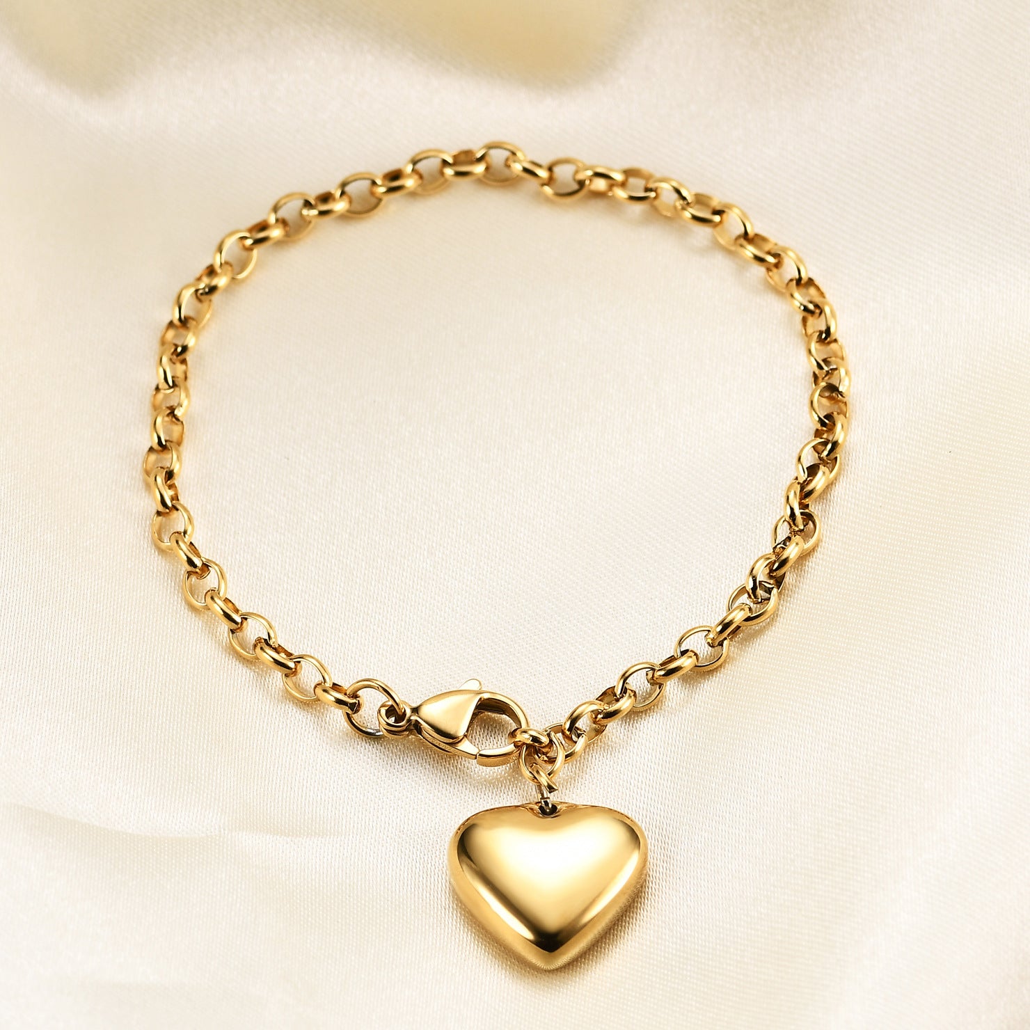 Damen Armband mit herzförmigem Charm aus hochwertigem Edelstahl Shop Nory