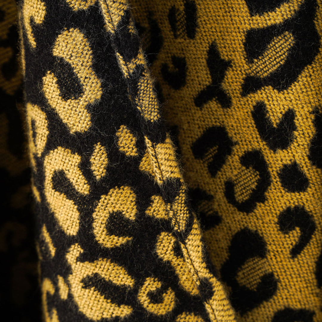 Damen Weichfallender Strick‑Überwurf im Leopardenjacquard mit Fransensaum Shop Nory