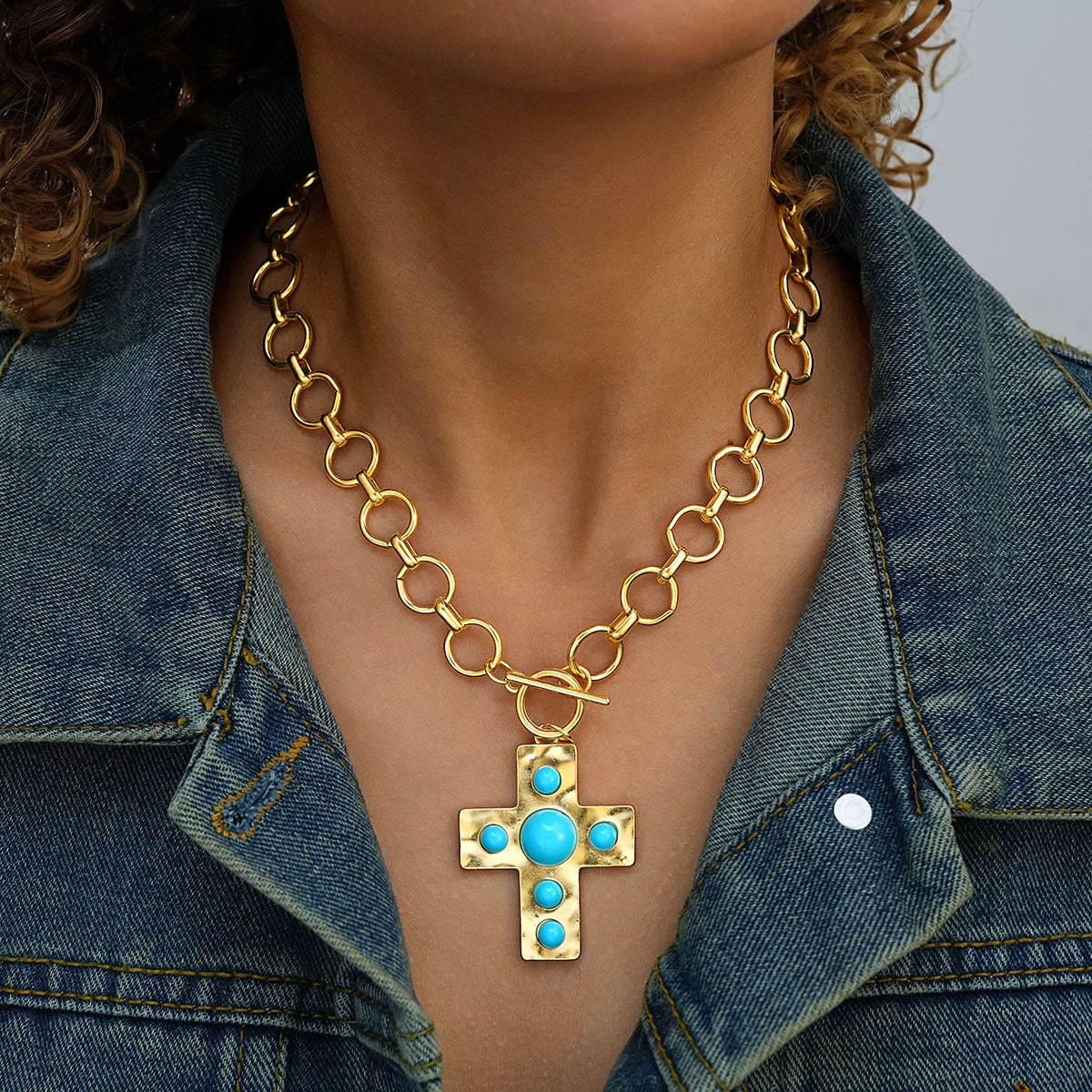 Damen Halskette mit funkelndem Kreuzanhänger und zeitgemäßer Gliederkette Shop Nory