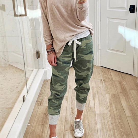 Damen Kordelzug-Jogpant im Camouflage-Look mit schmalem Fußbündchen Shop Nory