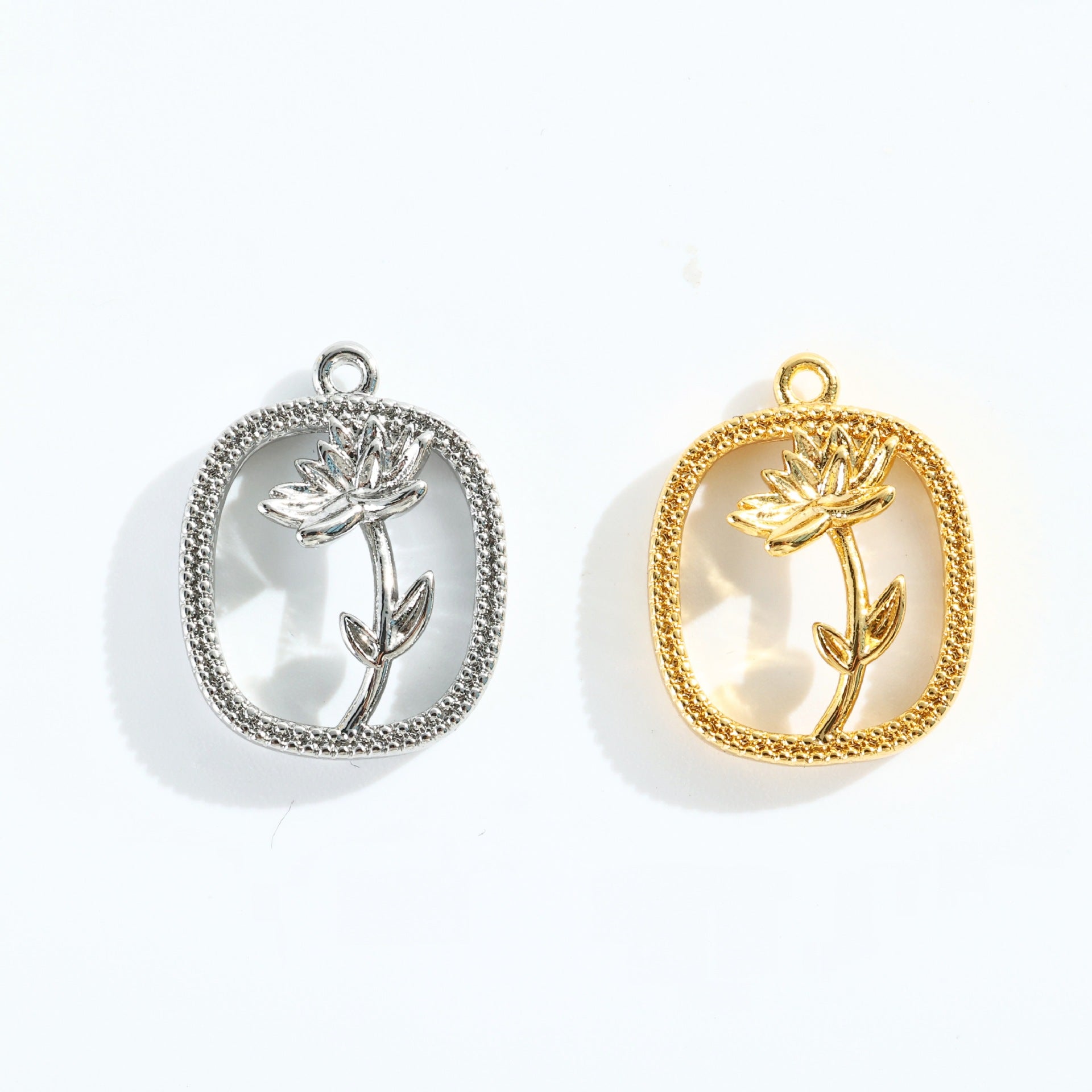 Schmuckanhänger mit floralem Design Shop Nory
