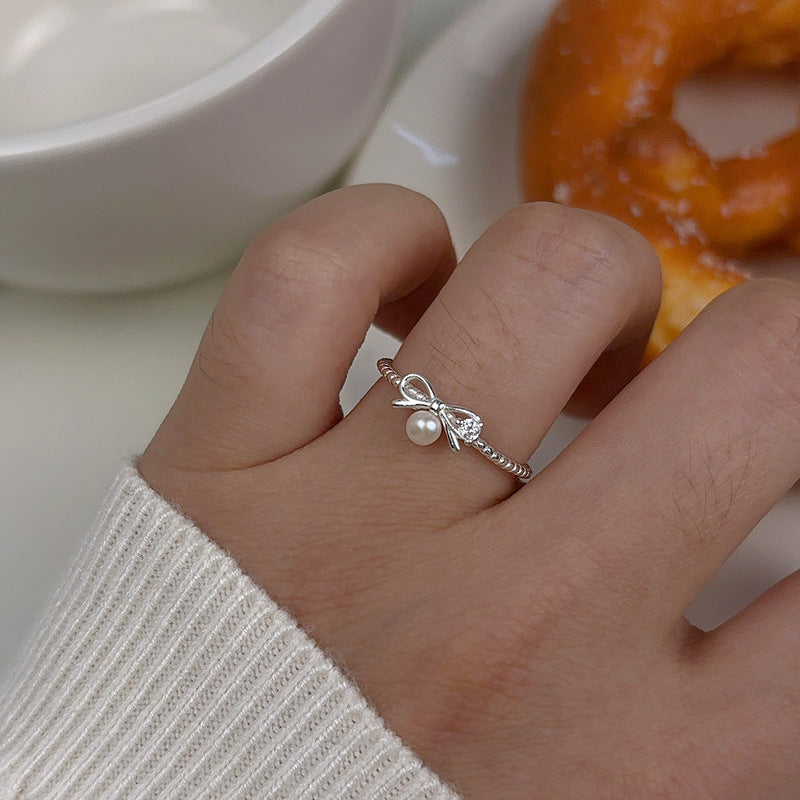 Damen Ring mit elegantem Schleifen- und Perlenmotiv Shop Nory