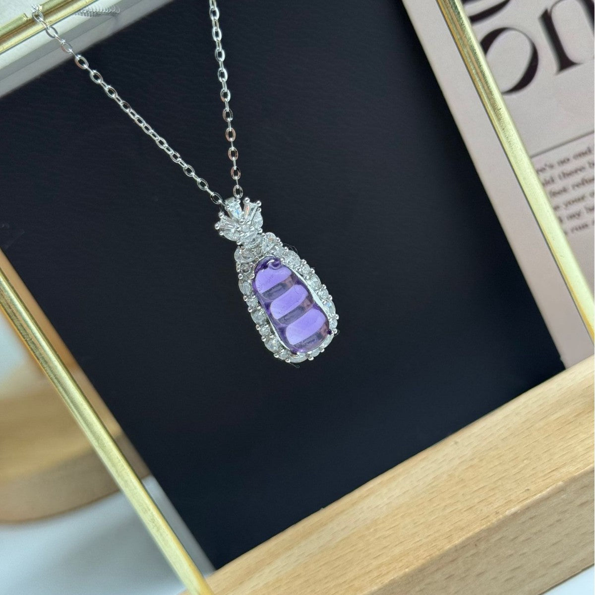 Damen Halskette mit eleganten tropfenförmigen Anhänger und funkelnden Zirkonia Shop Nory