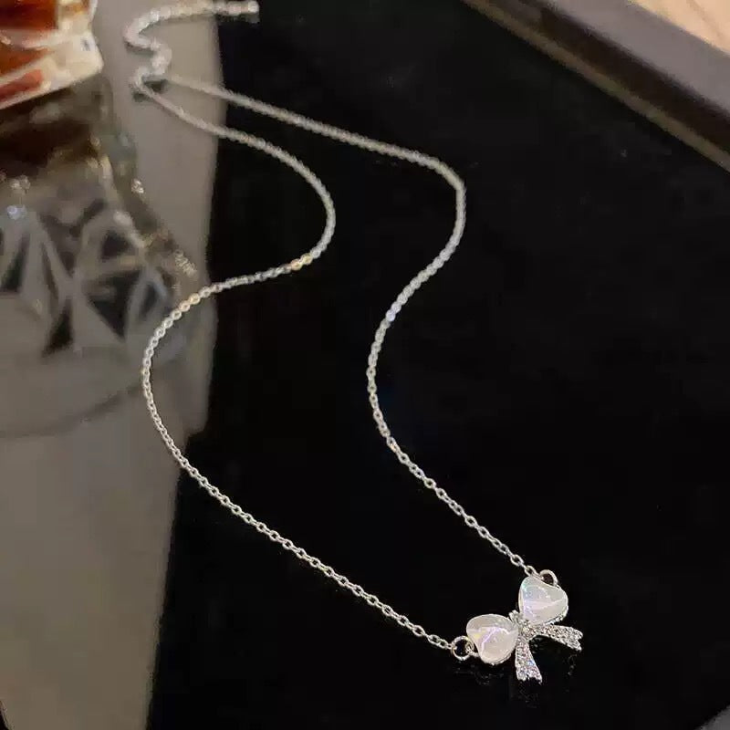 Damen Halskette mit elegantem Schleifenanhänger Shop Nory