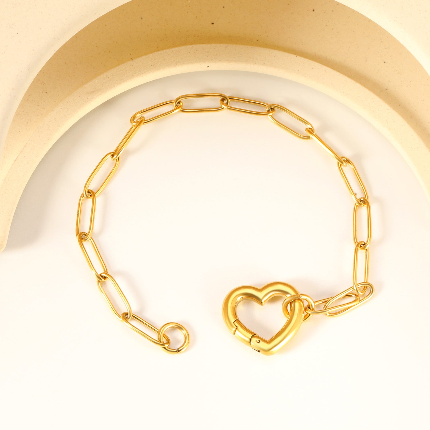 Damen Armband aus hochwertigem Edelstahl mit modernem Gliederdesign und goldplattierter Oberfläche Shop Nory