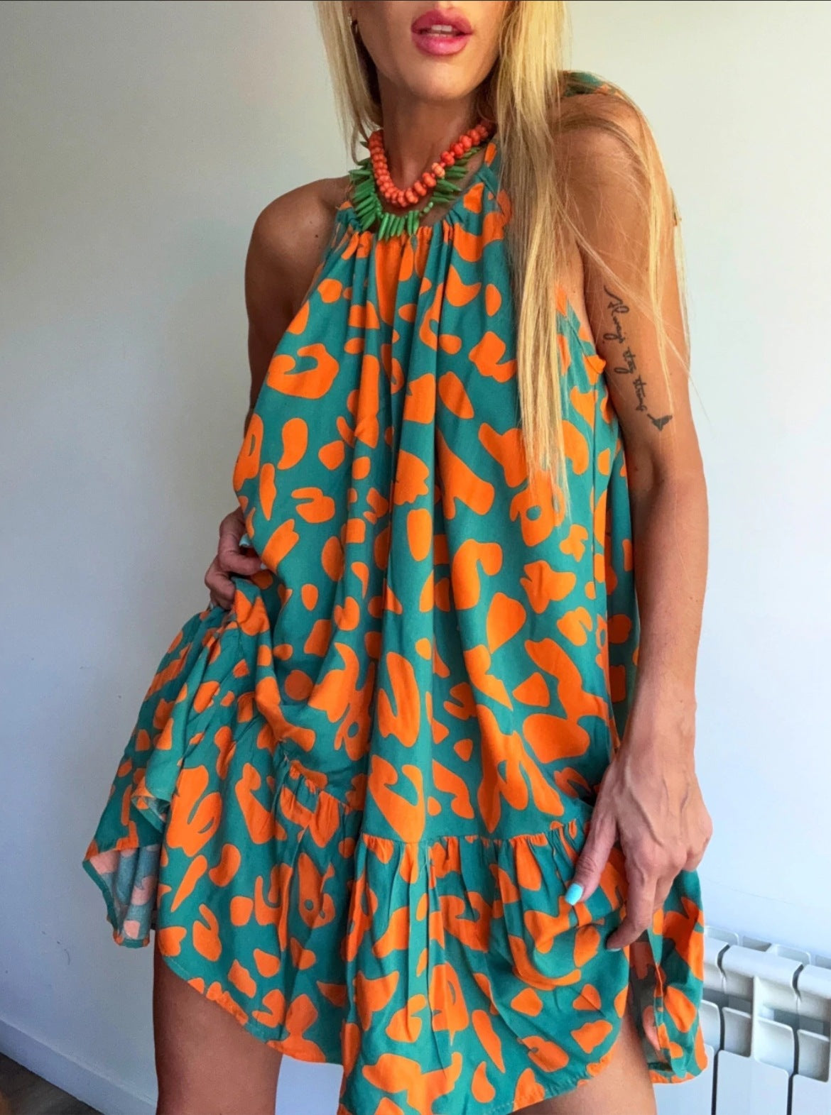 Damen Luftiges Sommerkleid mit asymmetrischem Saum und voluminösen Falten