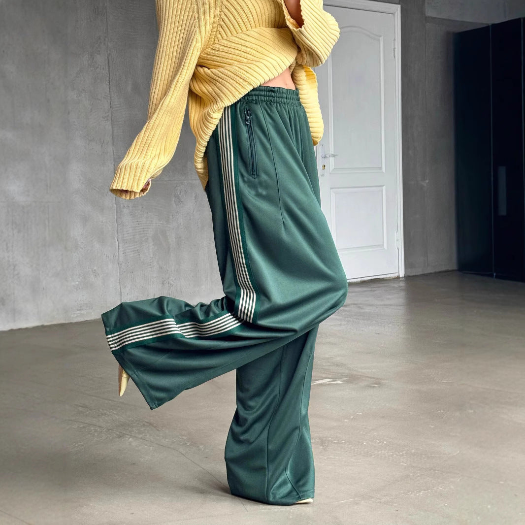 Damen weite Sporthose mit diagonalen Streifen