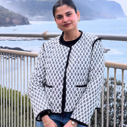 Damen Kurzboxy-Steppjacke mit Kontrastpaspelierung und Rundhalsausschnitt Shop Nory