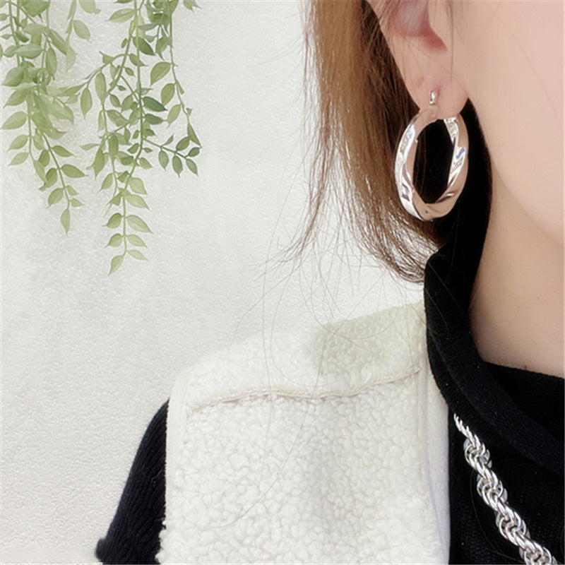 Damen glamouröse Creolen mit einzigartiger Welle Shop Nory