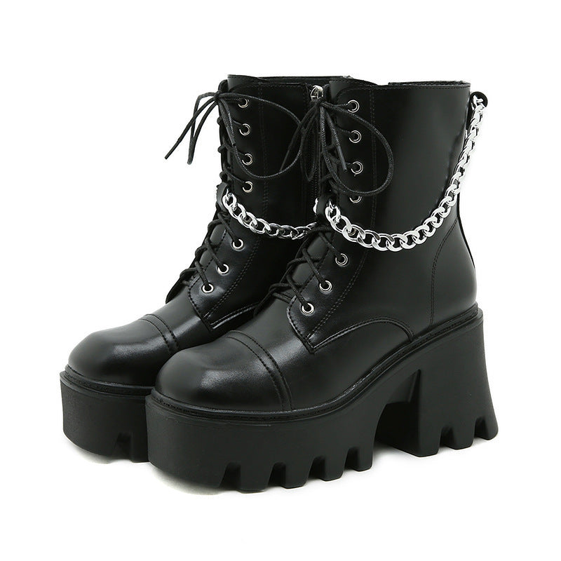 Damen nan hochgeschnittene Plateau-Bikerstiefelette in Lackoptik mit Schnürung, seitlichem Reißverschluss und dekorativer Schnallen- und Nietenapplikation Shop Nory
