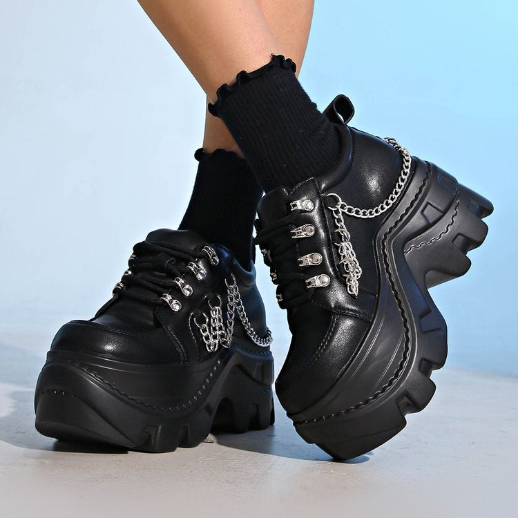 Damen Plateau-Chunky-Sneaker mit Metallketten und ausgeprägter Profilsohle Shop Nory