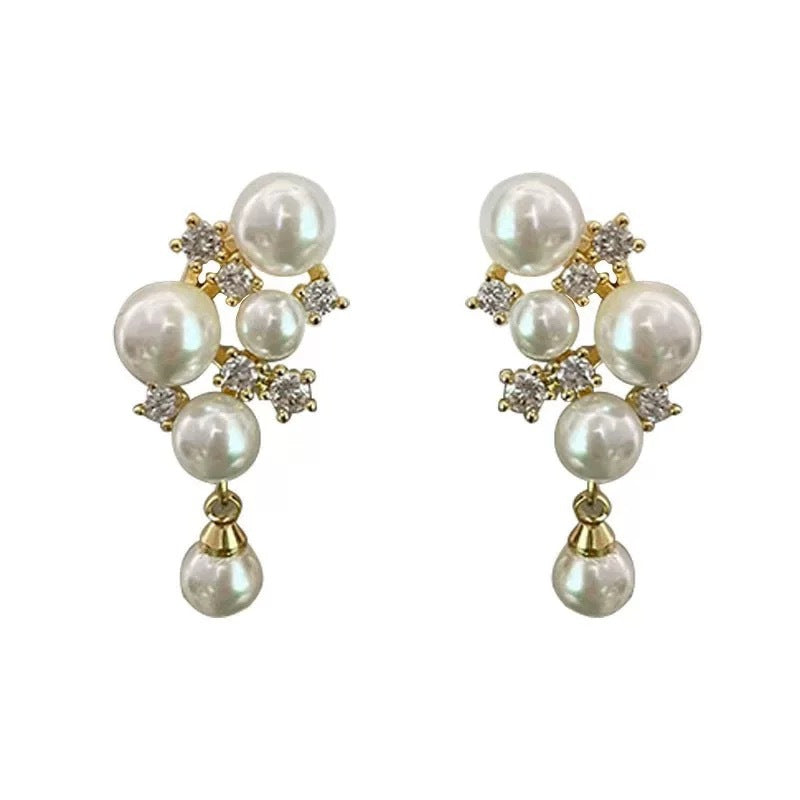 Damen Ohrstecker mit funkelnden Zirkonia und eleganten Perlenakzenten Shop Nory
