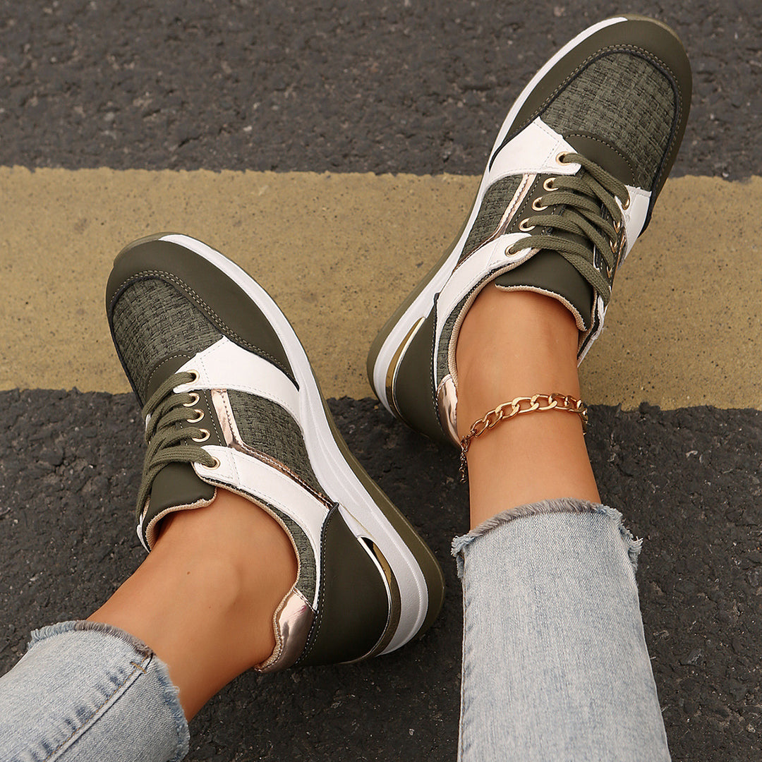 Damen sportive Keil-Sneaker mit strukturiertem Strickmix gepolstertem Komfortfußbett und goldenen Akzenten Shop Nory