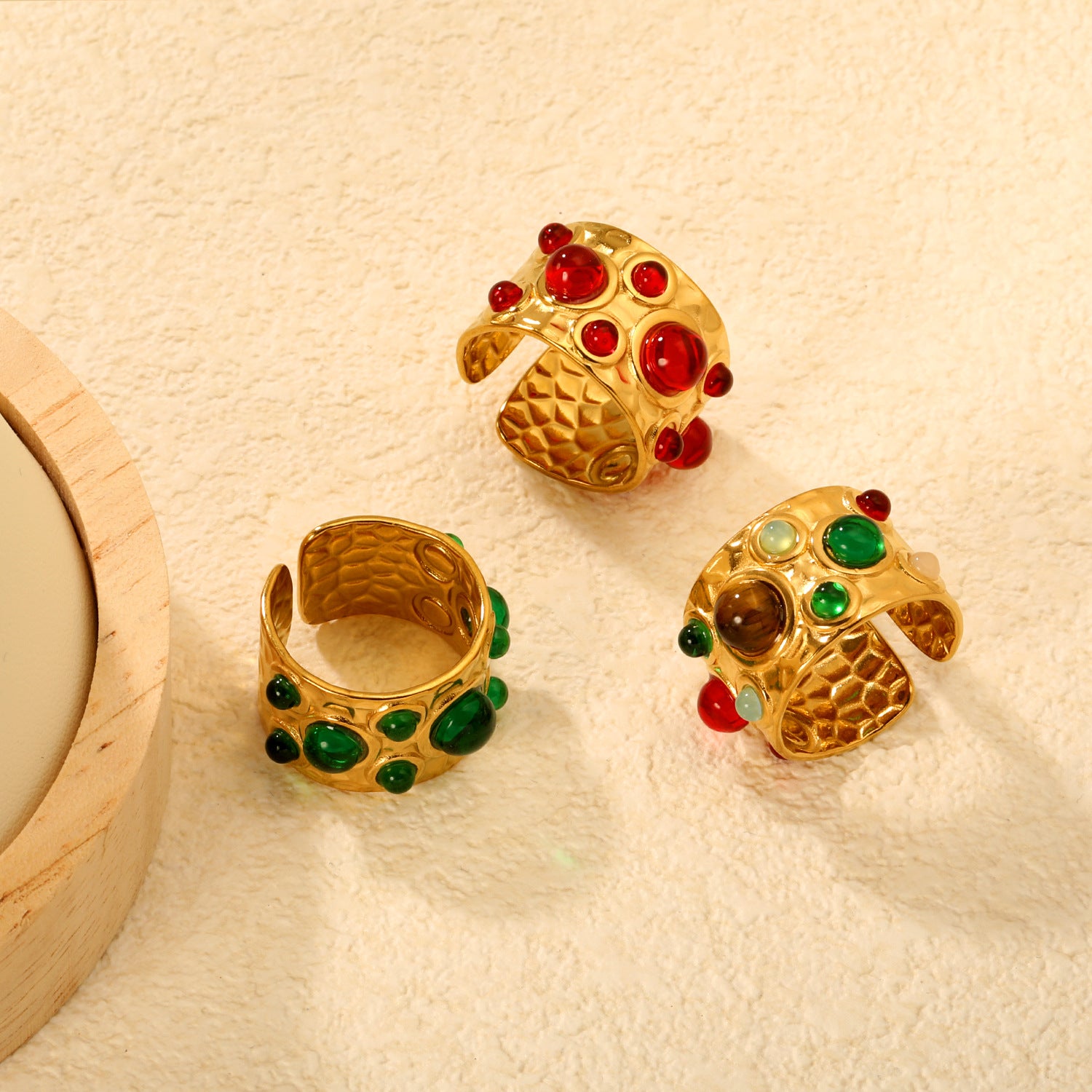 Damen Ring mit kunstvollem Marienkäfer-Anhänger und luxuriöser Perle Shop Nory