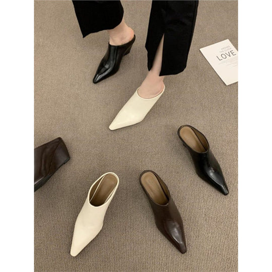 Damen Spitz zulaufende Slip‑On Mules mit skulptiertem Keilabsatz Shop Nory