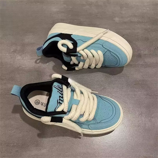 Damen Sneakers mit innovativem Schnürdesign und bequemer Dämpfung