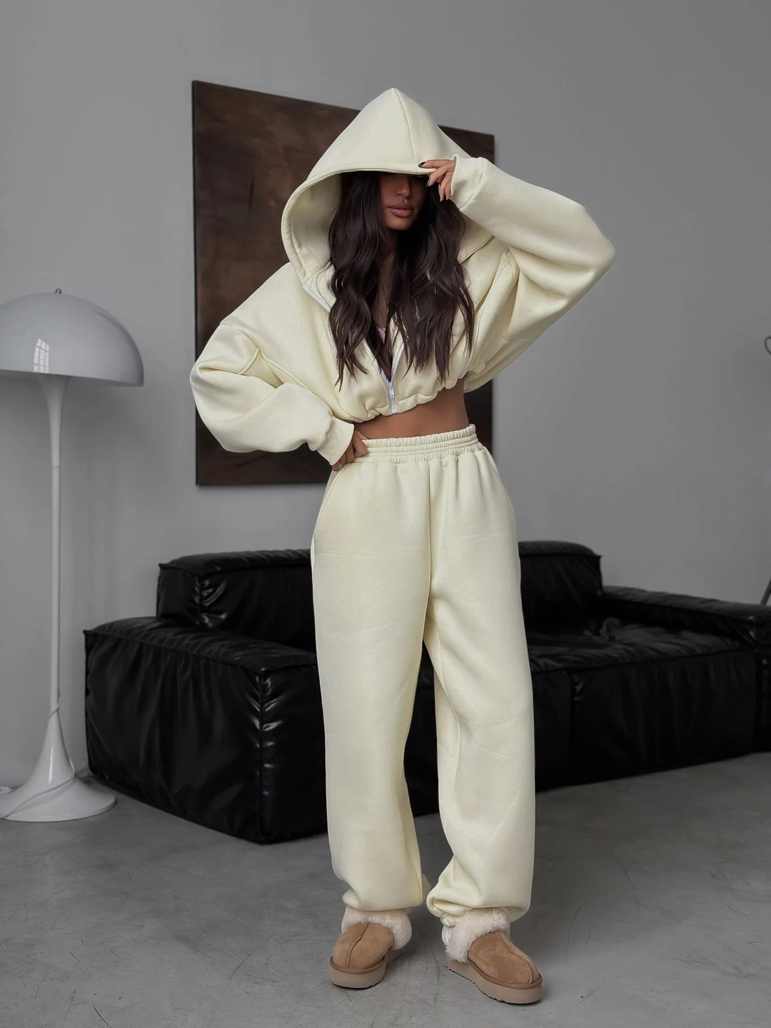 Damen kurzes Oversize-Scuba-Zip-Hoodie mit Tunnelzug und figurformender High-Waist-Jogginghose Shop Nory