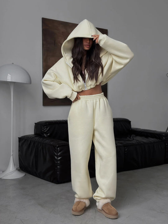 Damen kurzes Oversize-Scuba-Zip-Hoodie mit Tunnelzug und figurformender High-Waist-Jogginghose Shop Nory