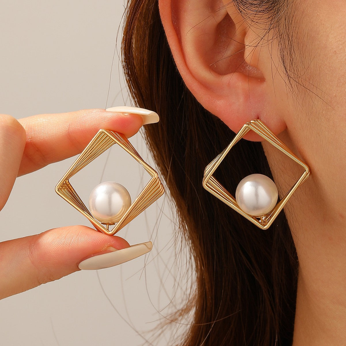 Damen Ohrringe mit eleganter Perlen- und geometrischer Form Shop Nory
