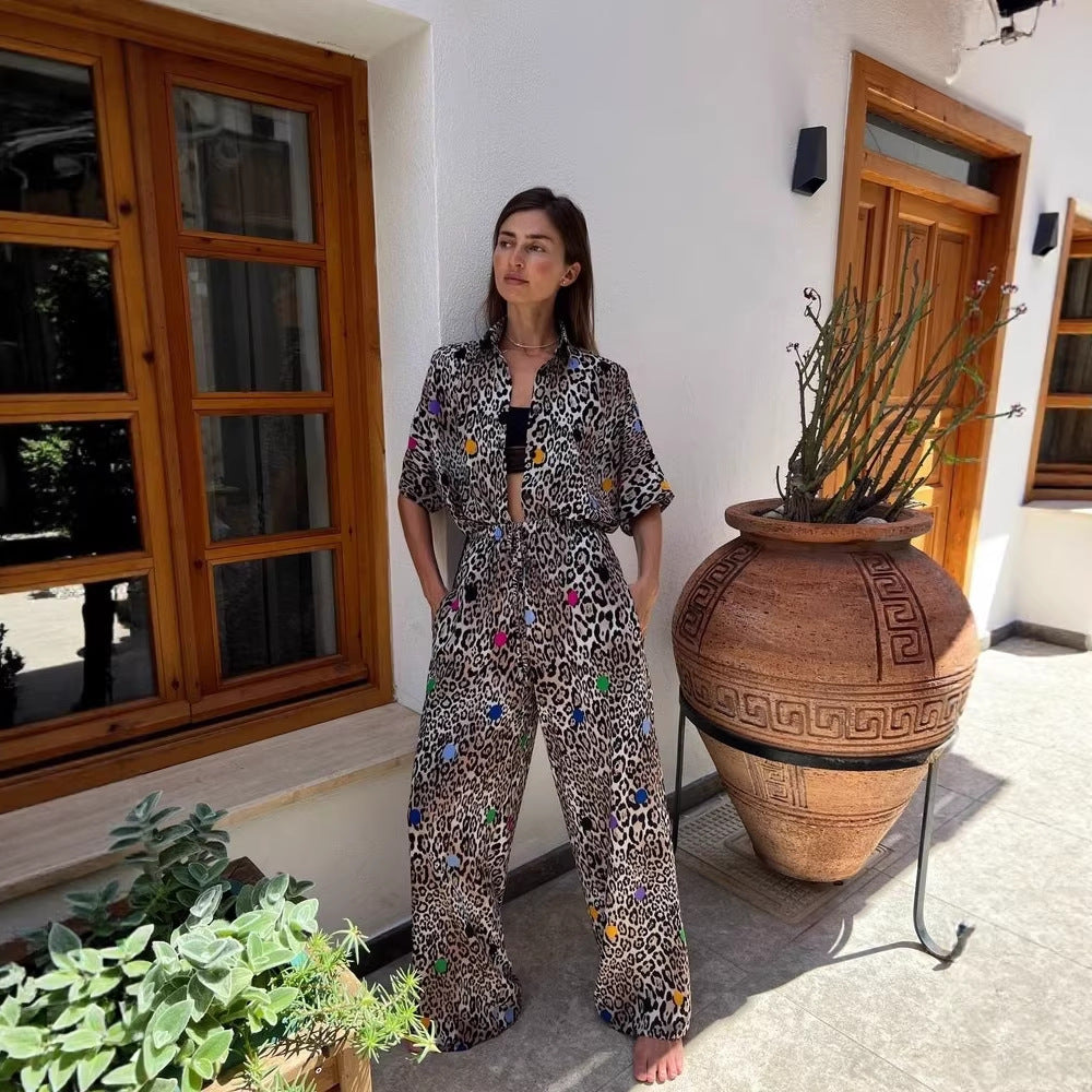 Damen zweiteiliges Safari-Print Loungewear-Set mit kurzärmeliger Hemdbluse und weitem hochgeschnittenen Palazzohose Shop Nory