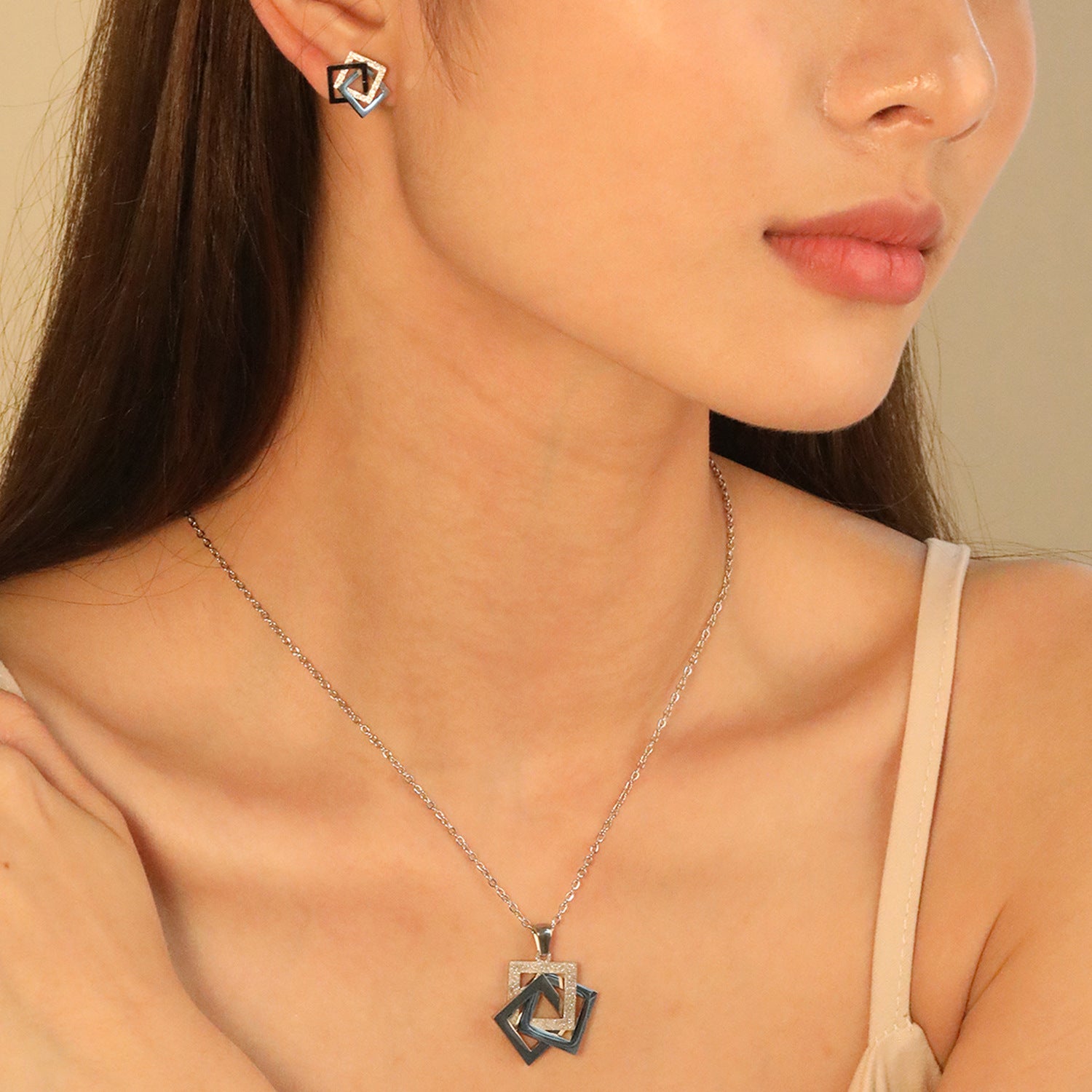 Damen Schmuckset mit glänzendem Quadrat-Anhänger und Ohrringen Shop Nory