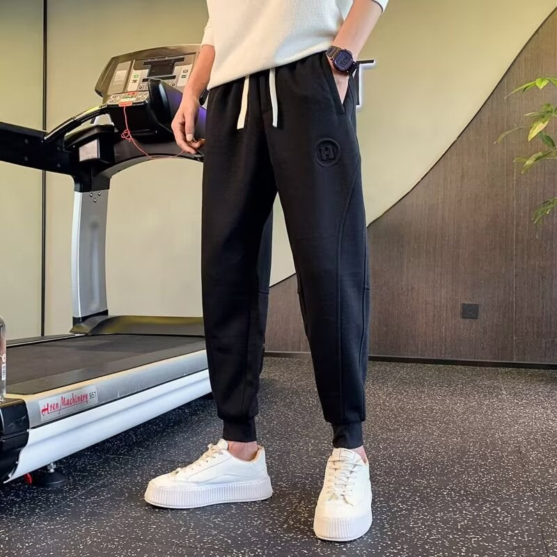 Herren Slim-Tapered Jogginghose aus Baumwollmix mit Bündchen, Tunnelzug und dezenter Logo-Applikation Shop Nory