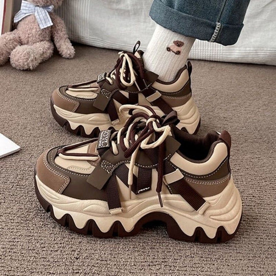 Damen Wellen-Plateau-Sneaker mit Multi-Layer-Obermaterial und Zierbändern Shop Nory