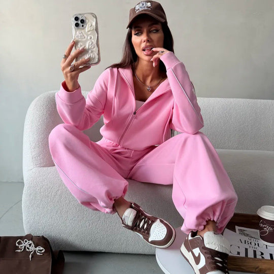 Damen lässiges Lounge-Set aus French-Terry mit Kurzzip-Hoodie und High-Waist Wide-Leg Jogginghose mit Kontrastpaspel Shop Nory
